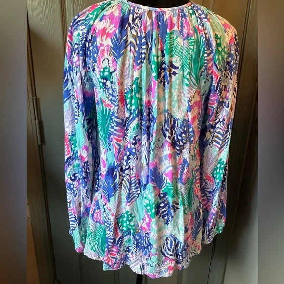 Lilly Pulitzer medium long sleeve top in bright colors and print - Picture 2 of 6